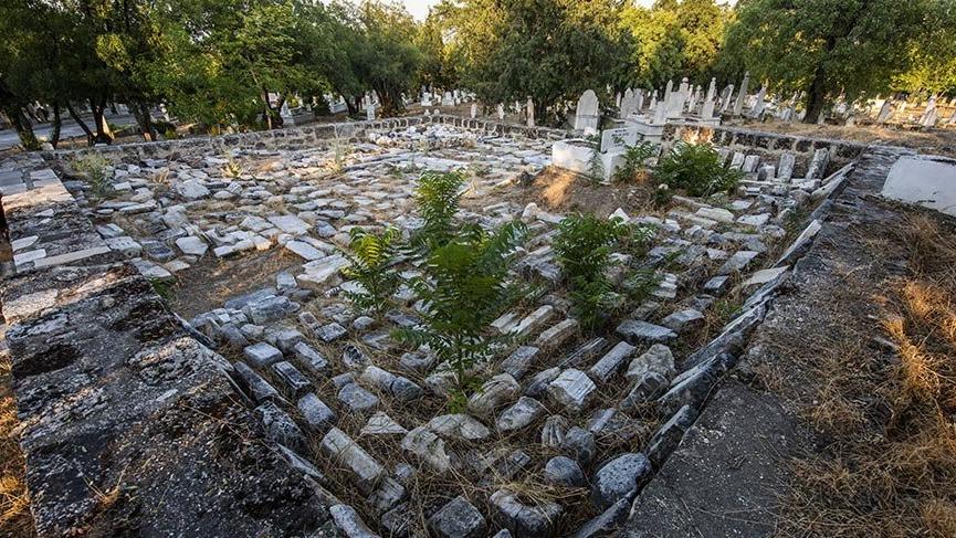 Tarihe tanıklık eden İlbadı Mezarlığı