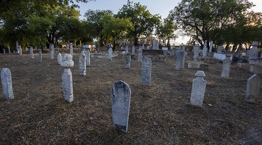 Yine bu çalışmalar sonucunda; Selçuklu ve 14. yüzyıldaki Beylikler Dönemi ile Osmanlı Dönemine ait lahit mezarlar belirlenmişti.