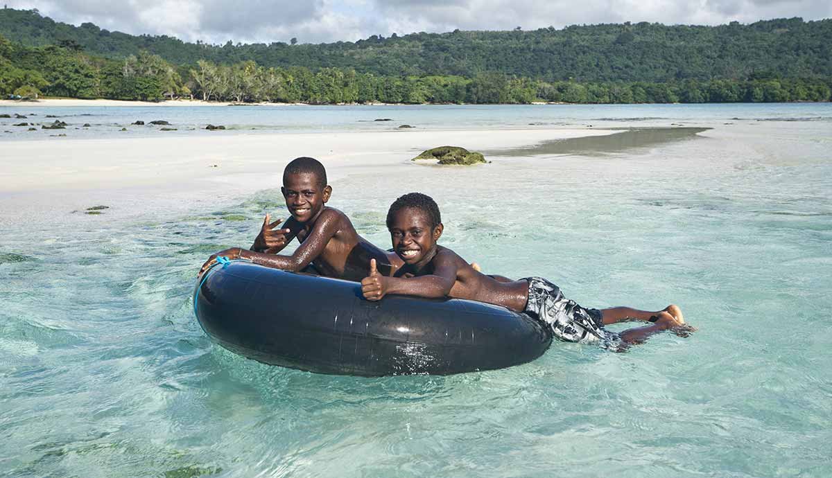 VANUATU - Nüfusu: 307 bin / Güney Pasifik ülkesi, martta yıl sonuna kadar acil durum ilan etti. Uygulama bugüne kadar başarılı oldu.