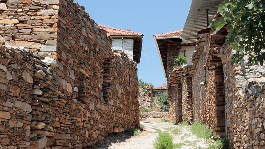 Taş evleriyle ünlü, Bektaşi-Türk kültürünün yaşatıldığı Çalçakırlar Köyü