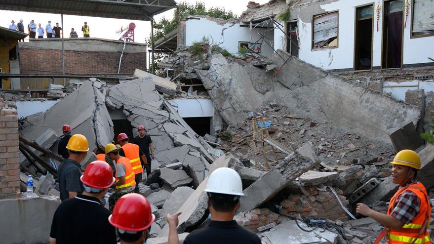 Restoran çöktü: 29 insan yaşamını yitirdi
