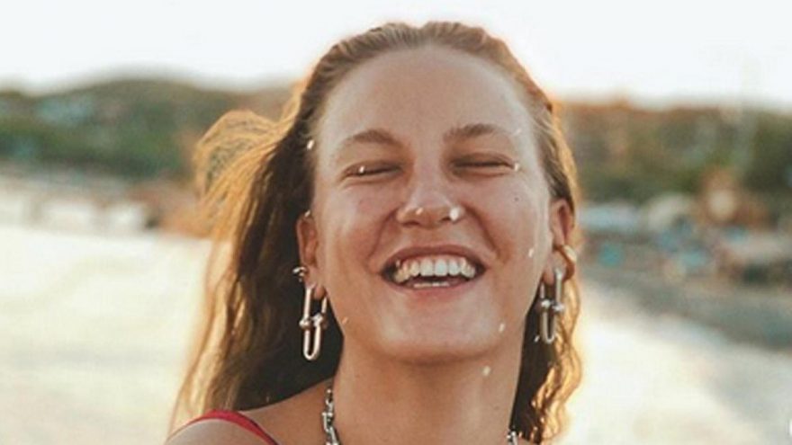 Serenay Sarıkaya: Gülerken gözleri, dudakları kaybolan…