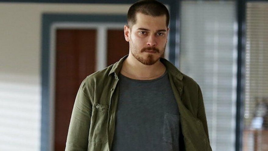 Çağatay Ulusoy, yeni projesi için imaj değiştirdi
