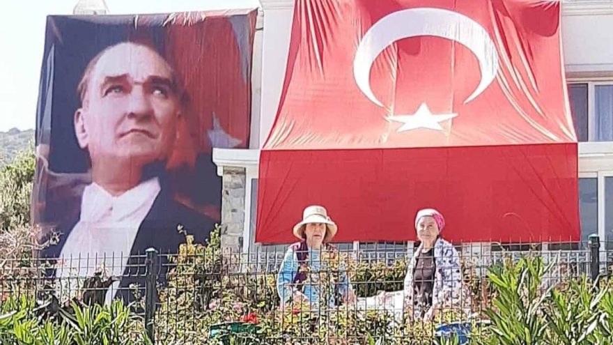 Atatürk ve Cumhuriyet sevdamızı herkes görsün