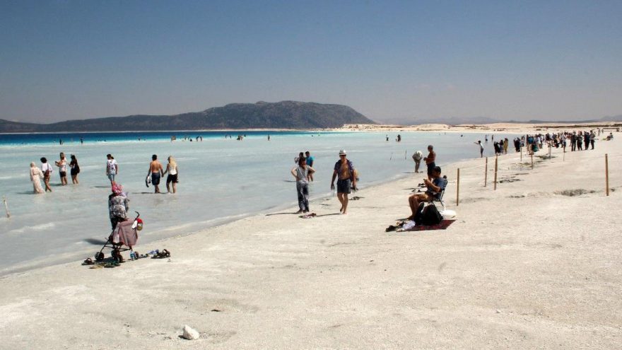 Salda Gölü’ne ziyaretçi akını