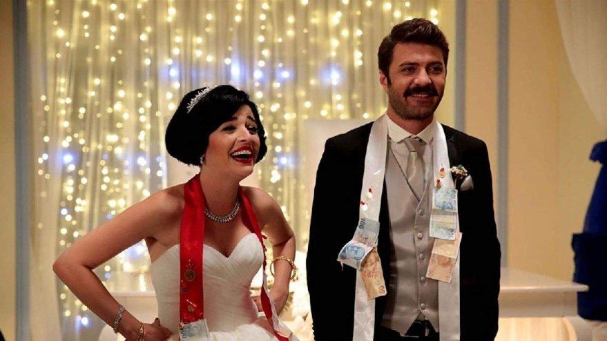 Düğüm Salonu Oyuncuları - Düğüm Salonu nerede çekildi? Düğüm Salonu filminin ... : Dönerse senindir, ölümlü dünya ve düğüm salonu filmlerinde rol alan oyuncu 2019'da bir aile hikayesi adlı dizide müjde güneş karakterini canlandırdı.