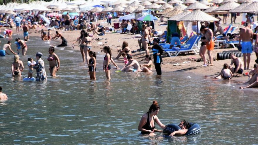 Marmaris’te sıcak ve yüksek nem! Plaj ile havuz başları doldu
