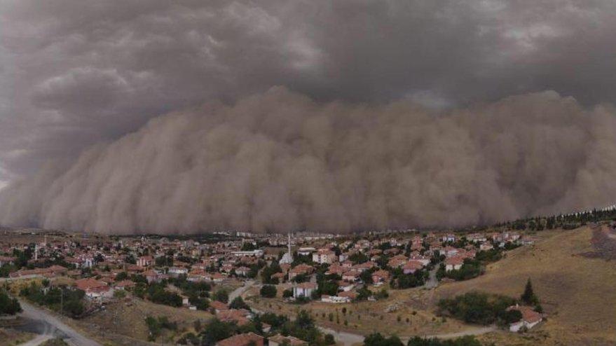 Konya'da korkutan toz fırtınası! Yarım saat sürdü, ilçe karanlığa gömüldü -  Güncel haberler