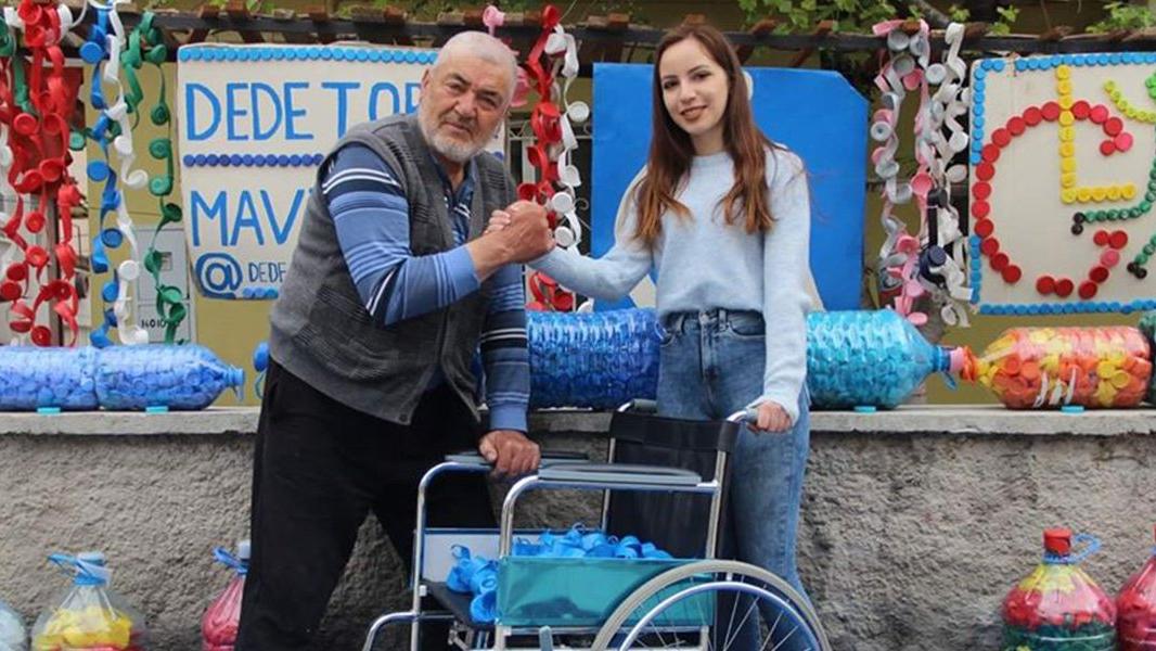 Dede Torun Engelliler Icin Kapak Topladi 362 Tekerlekli Sandalye Aldi Guncel Yasam Haberleri
