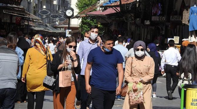 Hekimlerin anketinden çarpıcı sonuç: 600 bin kişi izolasyonda olmalıydı