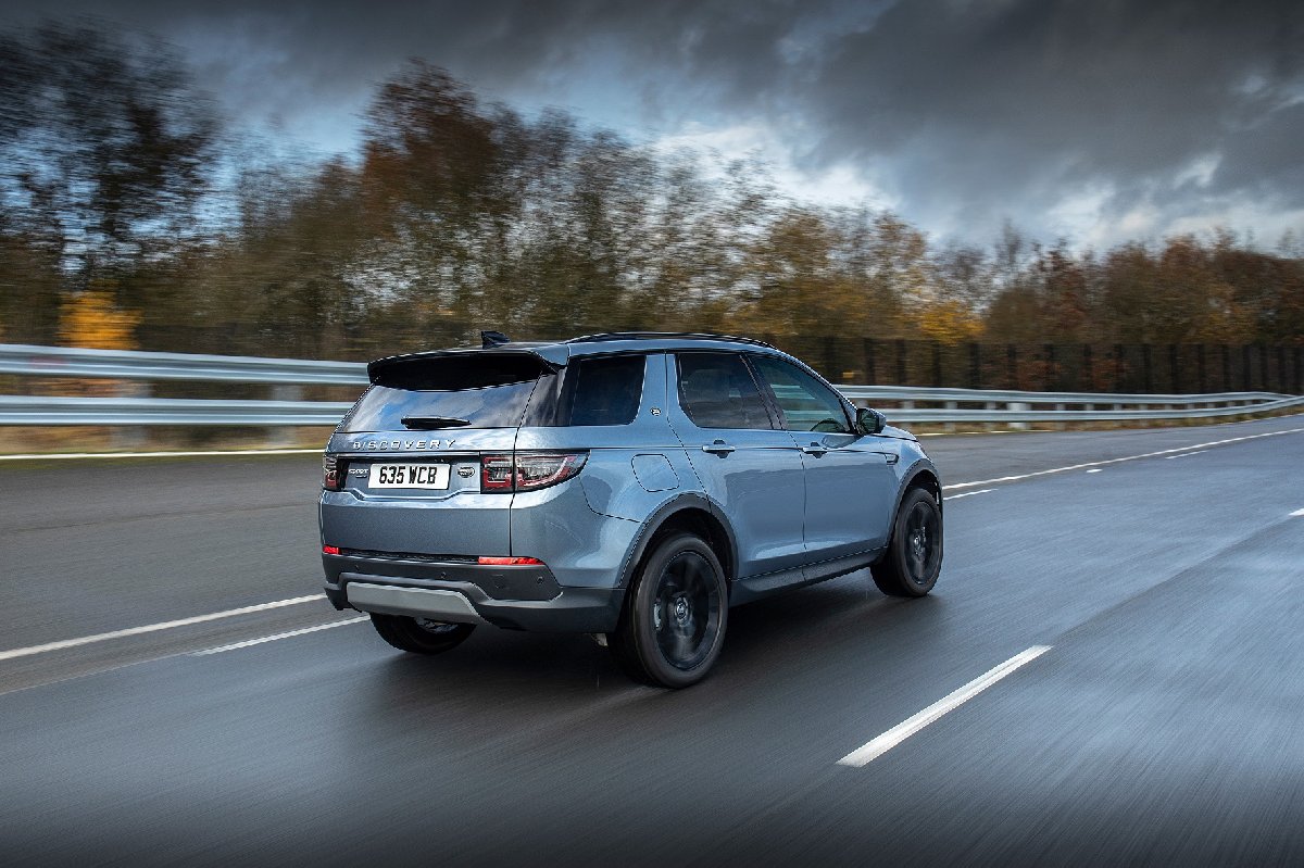1600846312_yeni_discovery_sport_plug_in_hybrid_arka.jpg