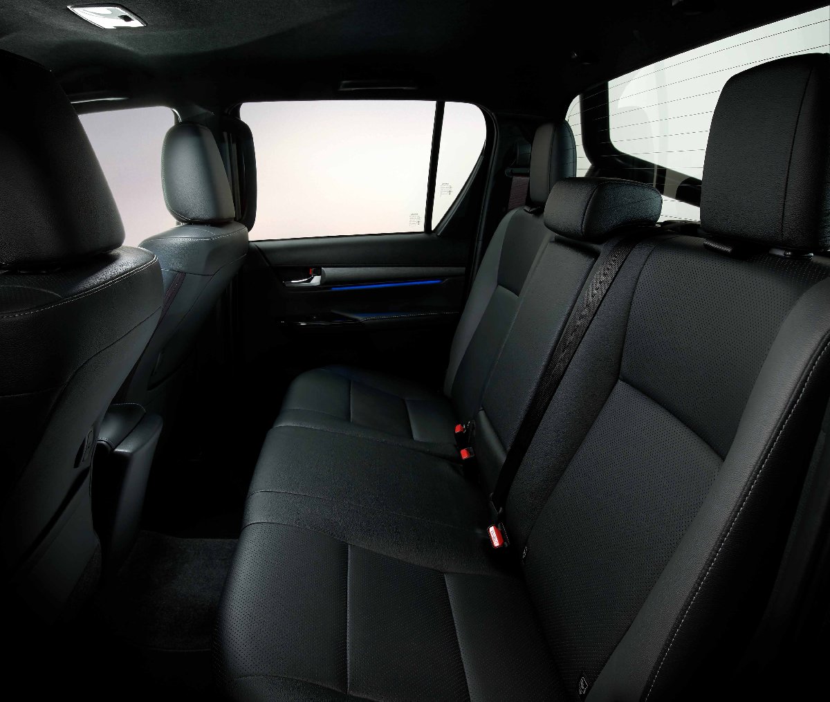 hiluxinteriorbackseats-kopya.jpg