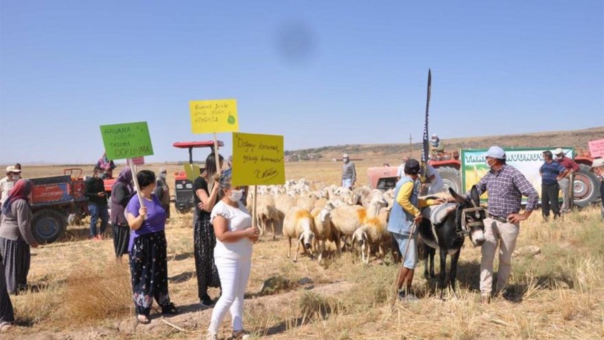 Maden ocağına karşı koyunlu ve eşekli eylem