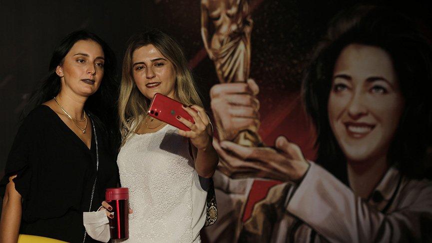 Altın Portakal’ın ilk filmi Kar Kırmızı seyirciyle buluştu