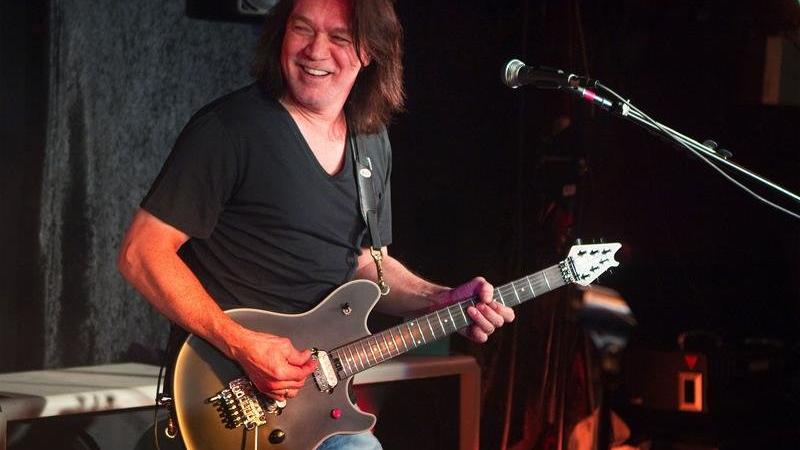 Ünlü gitarist Eddie Van Halen hayatını kaybetti