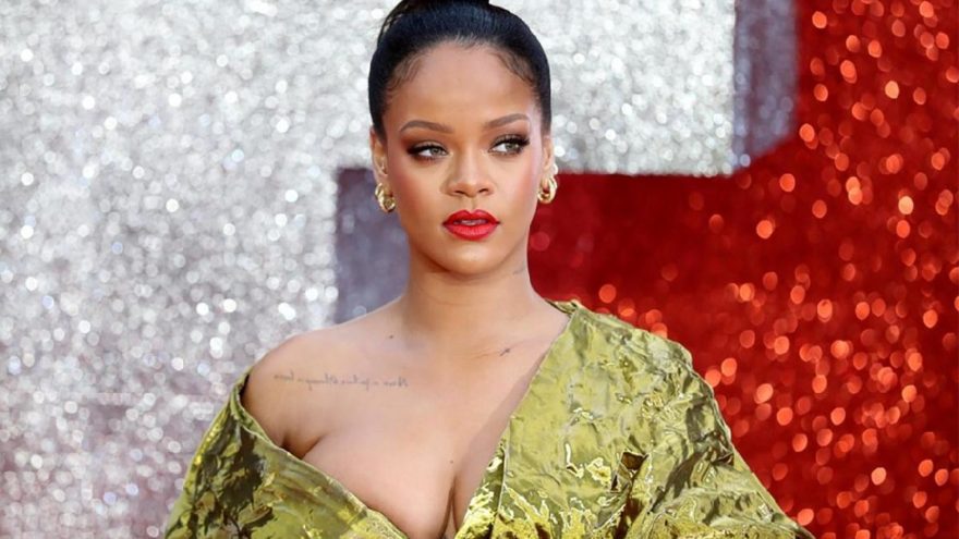 Rihanna’dan hadis özrü: Müslüman kardeşlerimi üzdüm