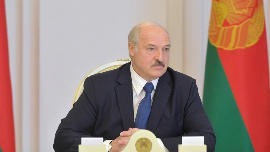 Diplomatlar Belarus’u terk ediyor