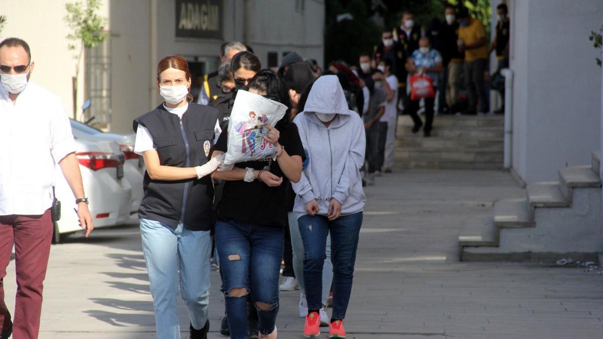 swinger partisine katilan su tesisatcisi ciftleri dolandirmis son dakika haberleri
