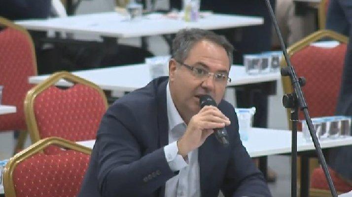 “Yabancı dildeki tabelalardan 2 kat vergi alınsın”