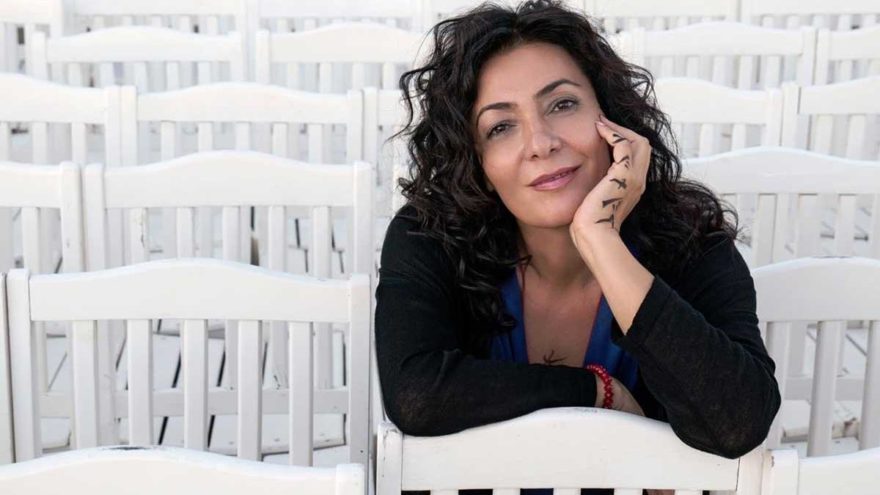 İnsanlar siyasetçiyi dinlemeyi değil, kendisinin dinlenmesini istiyor