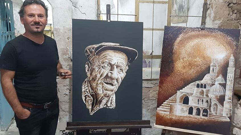 18 yıldır ziftten tablolar yapıyor