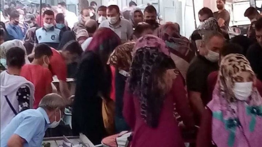 Sosyal mesafeye uymayan vatandaşlara polis müdahale etti