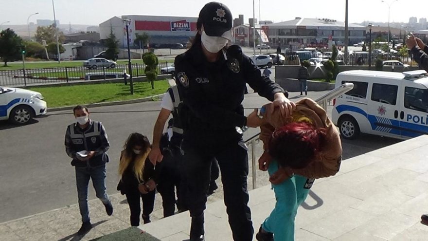 Cezaevi önünde kavga eden kadınlar gardiyanı vurdu