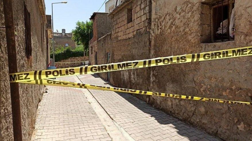 Muhtarın testi pozitif çıktı, köy kapatıldı