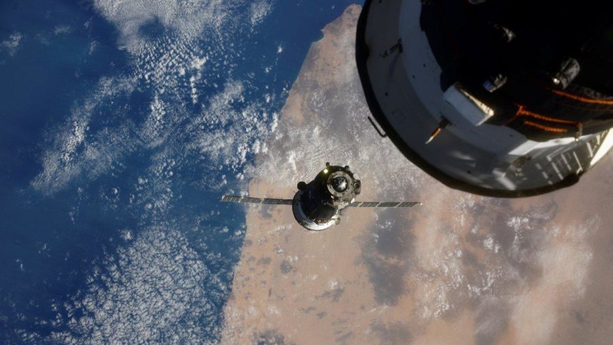 Üç astronot 6 ay sonra yeniden Dünya’da! ‘İkinci dalga’nın içine düştüler…