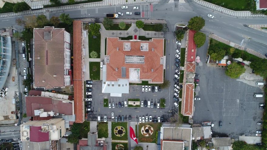 Belediye başkanlık binası olarak kullanılıyordu Roma dönemine ait dev mozaik bulundu