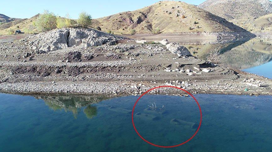 Sular çekildi, kemikler ortaya çıktı