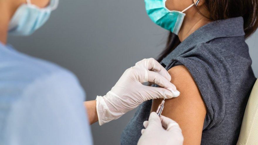 FDA’dan AstraZeneca ve Johnson & Johnson’a yeşil ışık