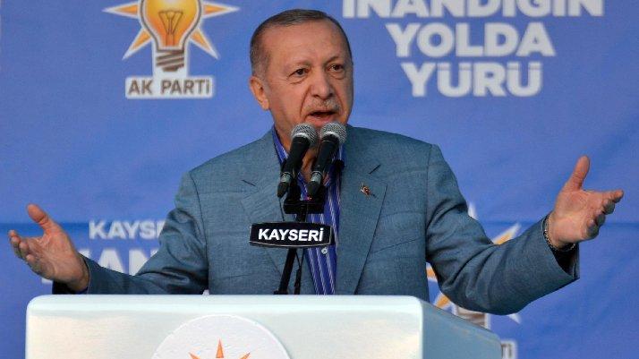 Harsh words from President Erdogan to Macron: he needs treatment