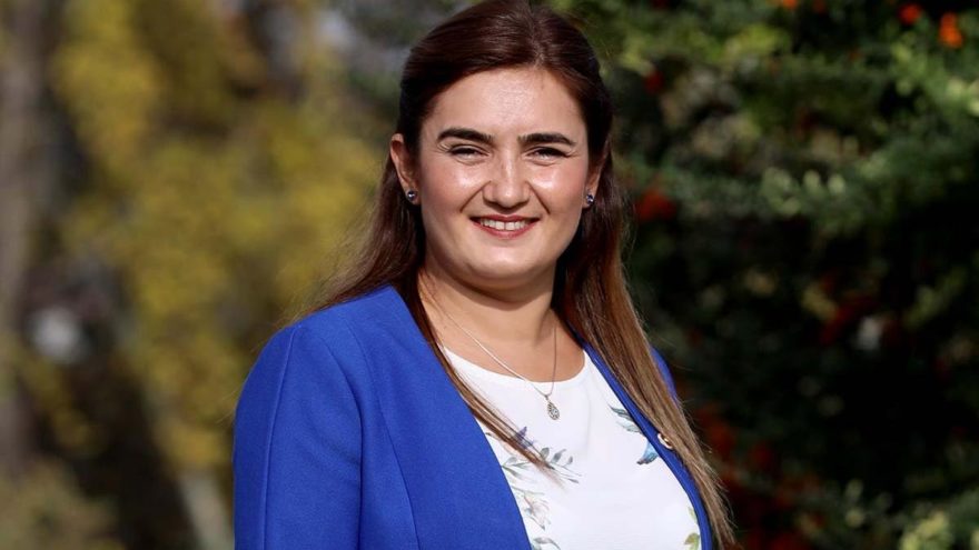 Burs ile okulunu bitirdi hiç yılmadı