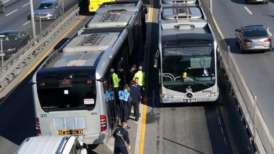 Metrobüs yayaya çarptı: 6 yaralı