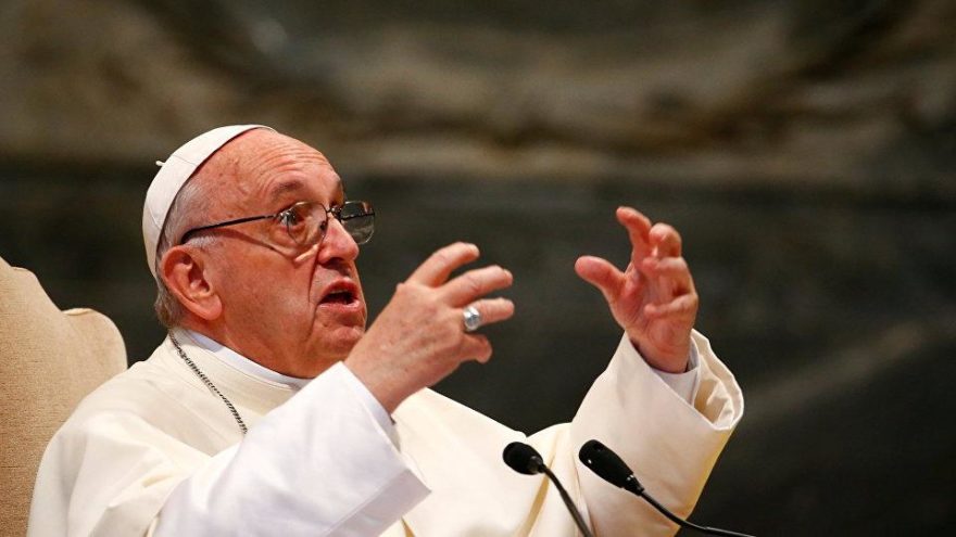 Papa’dan eşcinsel evlilik çıkışı… Çark etti
