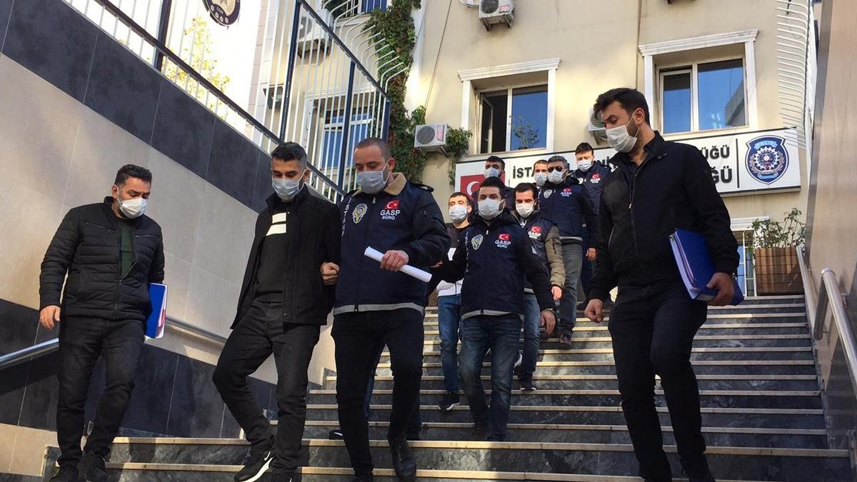 Gece Kulupleri Ve Taksi Duraklarini Haraca Baglayan Dumanlar Cetesi Cokertildi Son Dakika Haberleri