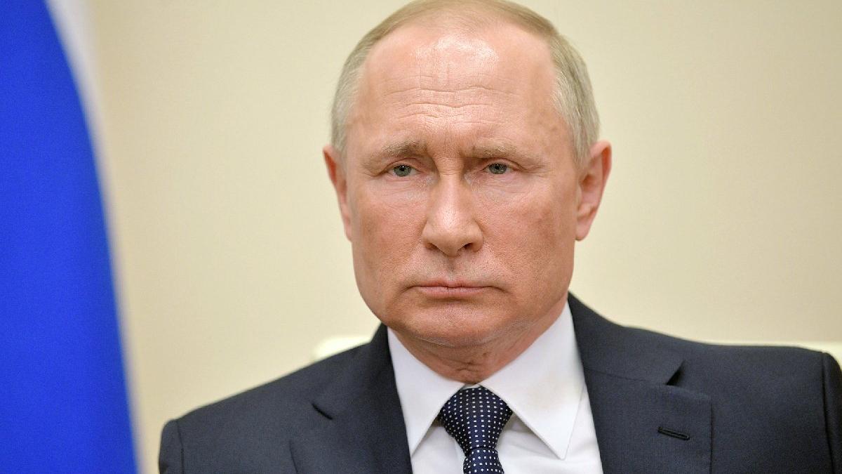 Putin bomb claim: leaving office due to Parkinson's