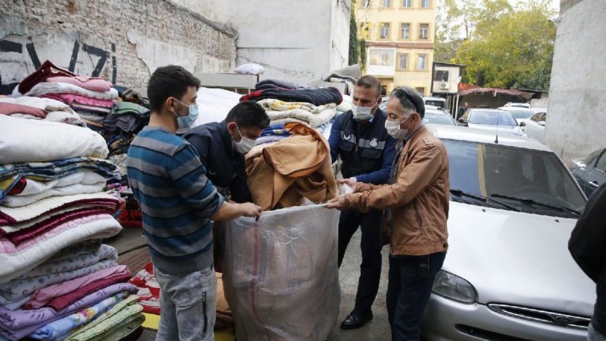 Depremzedelerin battaniyeleri işportaya düştü