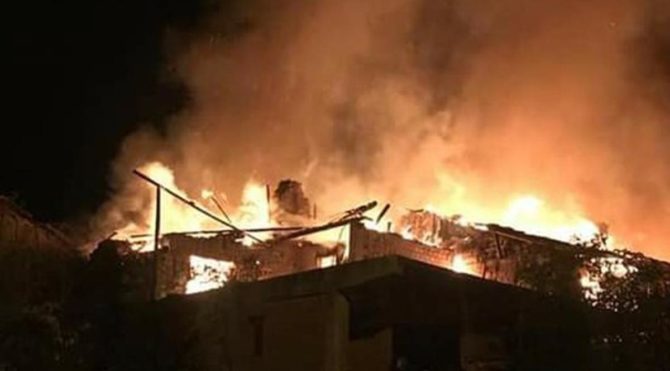 Yangın 5 evi küle çevirdi: 1 yaralı, 1 kayıp