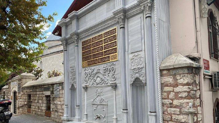 The name of the AKP's deputy father was written on the 270-year-old font inscription!