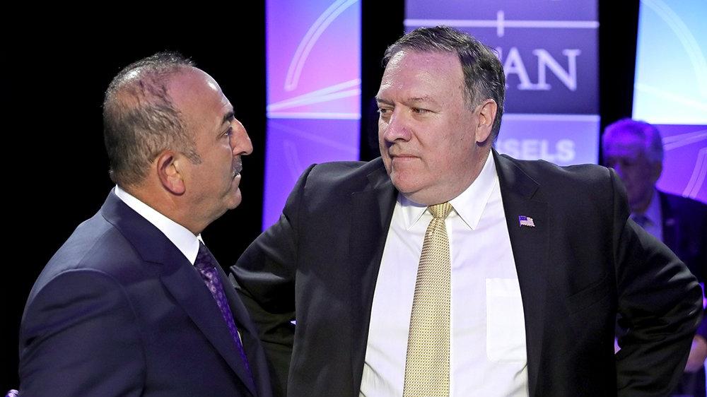 Çavuşoğlu and Pompeo left their mark at the NATO summit: they fought on foot
