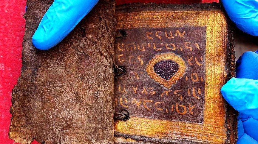 3 bin 500 yıllık altın yazmalı Tevrat ele geçirildi