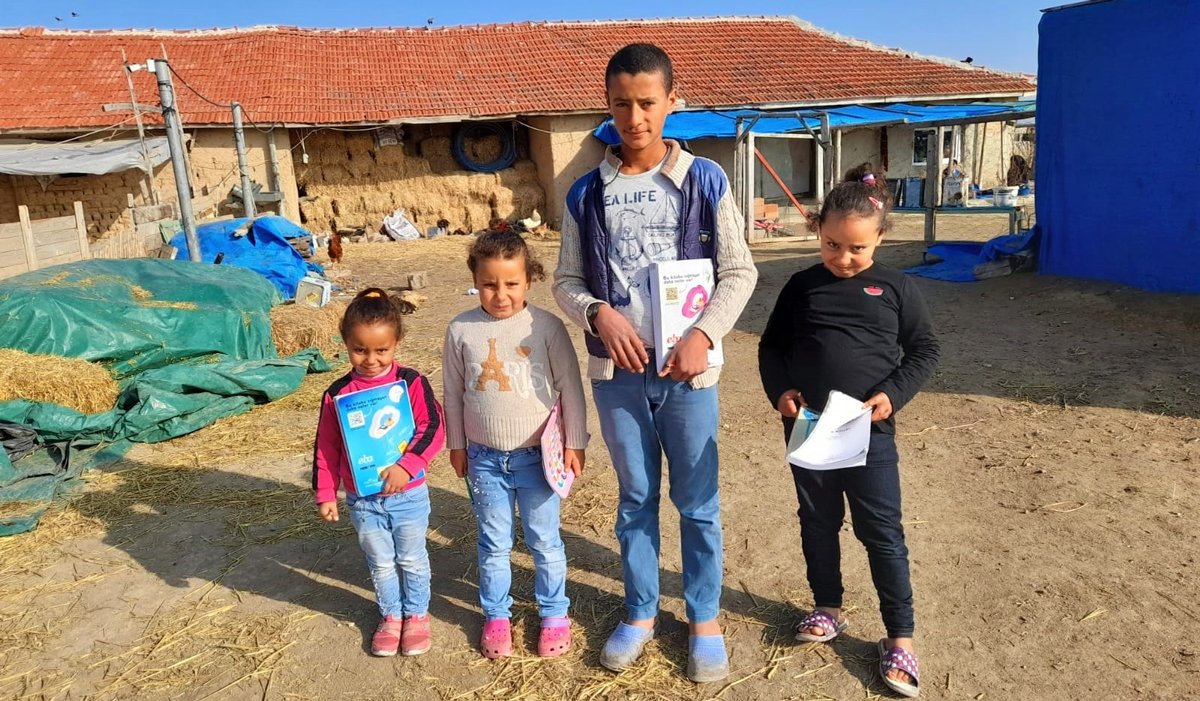 Foto: İHA/ Eskişehir’de yaşayan 4 kardeş internet ve gerekli materyalleri olmadığı için 9 aydır eğitimden uzak.
