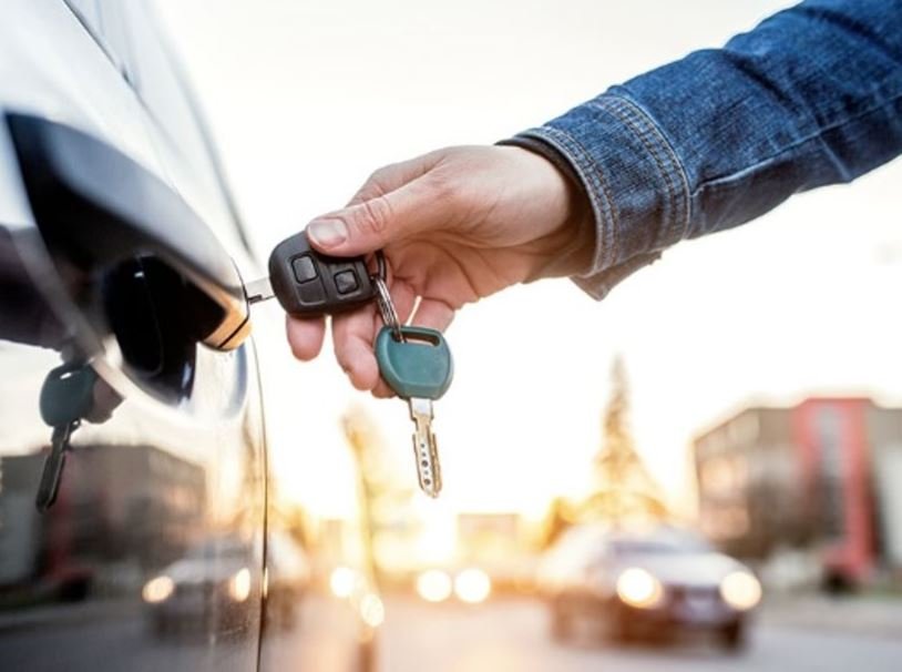 Türkiye’nin en fazla tercih edilen asistans şirketlerinden biri olan Tur Assist, geride bıraktığımız yıl sağladığı yol yardım hizmetlerinin yanı sıra, sigortalılara tam 700 bin gün ikame araç tedarik ederek,araçları serviste onarım gören sigortalıların araçsız kalmamasını sağladı.