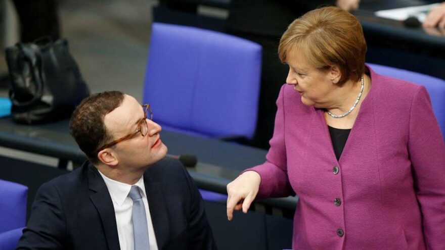 Almanya Da Asi Krizi Merkel Saglik Bakani Nin Yetkilerini Aldi Son Dakika Dunya Haberleri