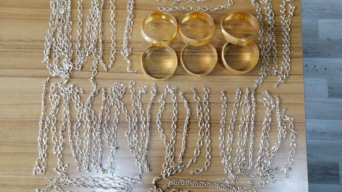 Sahte altınları ev hanımları aracılığıyla piyasaya sürdüler Son