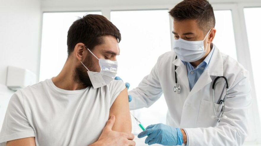 Peyvənd olunmuş koronavirus xəstəsi öldü-Araşdırma başladıldı