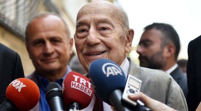Πέθανε ο πρώην πολιτικός και συγγραφέας Ömer Cahit Kayra