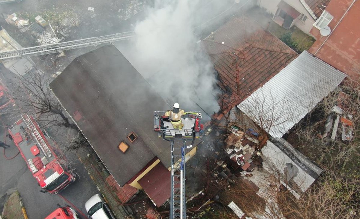 İstanbul’da korkutan yangın - Resim : 1